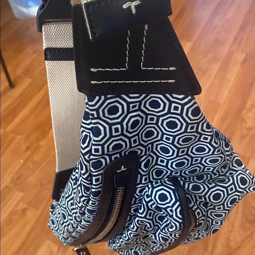 💙🤍Stylish Blue Tory Burch Nylon Fanny Pack💙🤍